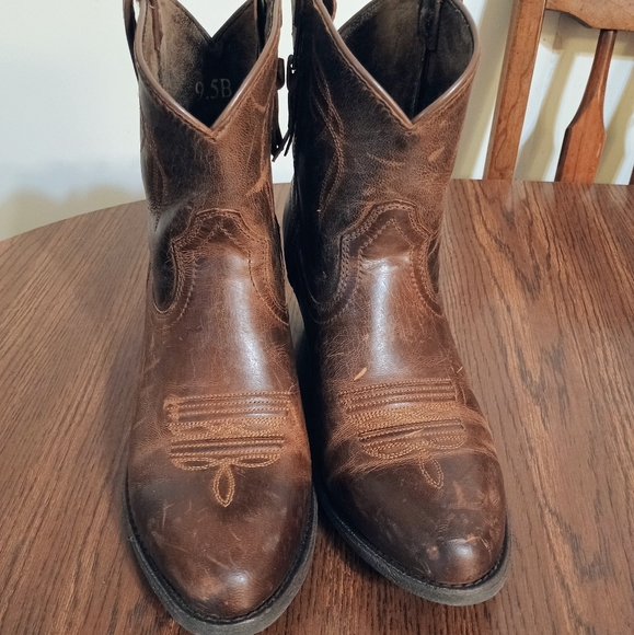 Ariat Brown Western Heeled Boots - Picture 2 of 8